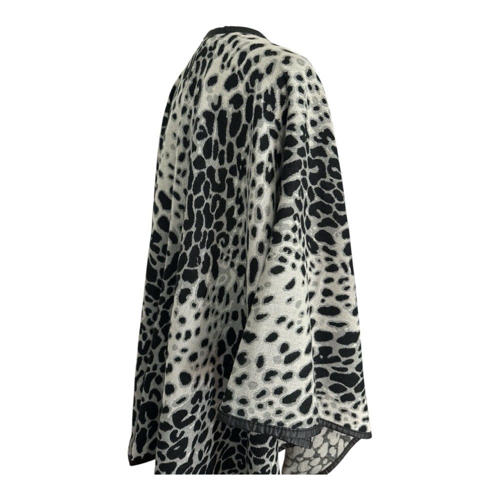 FRAAS Animal Print Ruana Wrap Poncho‎ Black & White Trim One Size Women’s Shawl - Picture 5 of 10